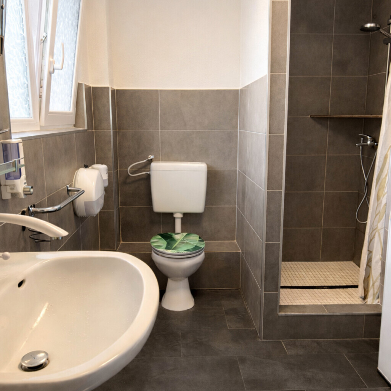 Badezimmer - Ruhig gelegenes Haus Pfinztal